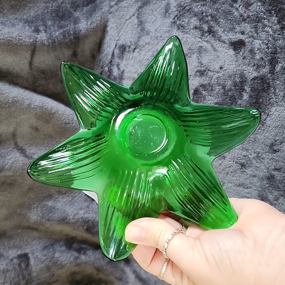 Frosted glass Candle Holder, flower shape, with green leaf base - Picture 4 of 4